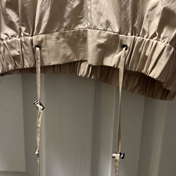 Calvin Klein Exclusive Hooded Rain Jacket - Short Sleeve - NWOT - Size Small - Picture 3 of 4